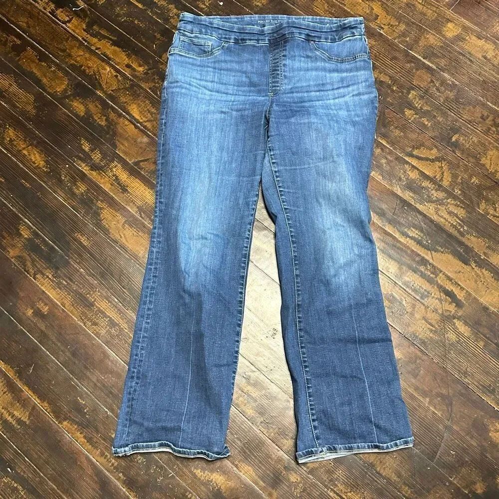 Chico’s 3/18 distressed denim boot stretchy travelcore pull on pants